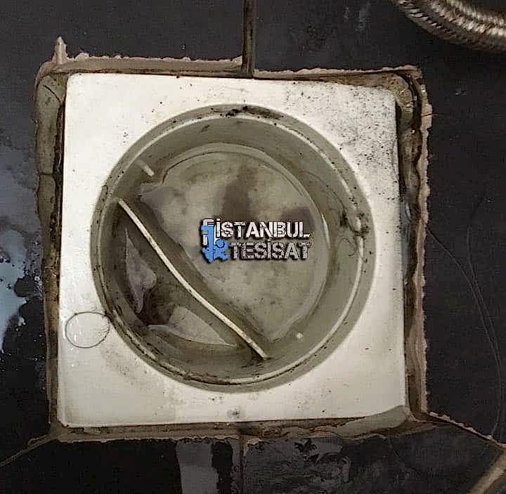 banyo-yer-suzgecinden-gelen-pis-koku